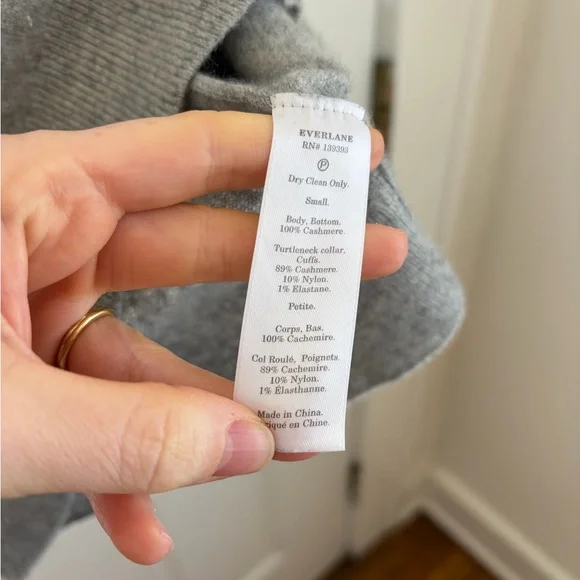 Everlane Cashmere Turtleneck - Picture 3 of 6